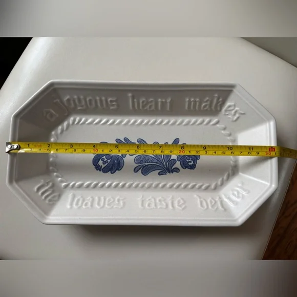 Vintage Pfaltzgraff Yorktowne Stoneware Bread Tray - Picture 4 of 4